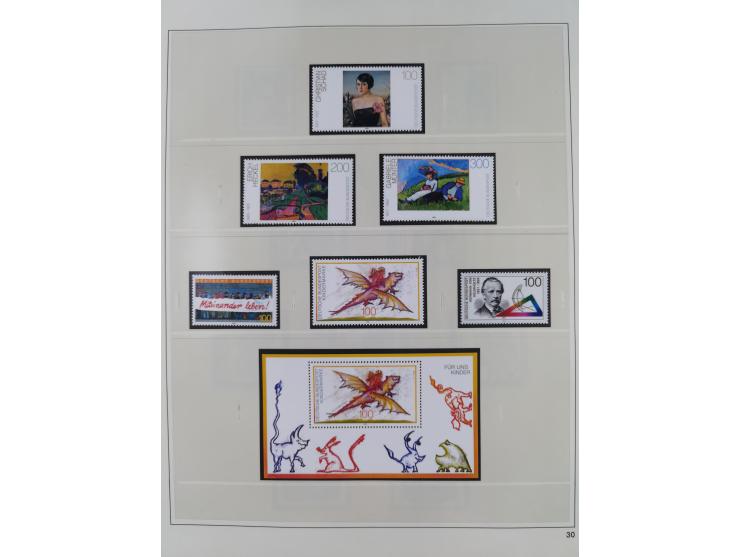 1948/2001, vorwiegend postfrische Sammlung, dabei Bund, Berlin und DDR in den Hauptnummern augenscheinlich komplett, außerdem