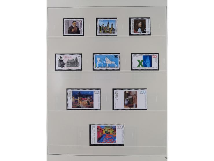 1948/2001, vorwiegend postfrische Sammlung, dabei Bund, Berlin und DDR in den Hauptnummern augenscheinlich komplett, außerdem