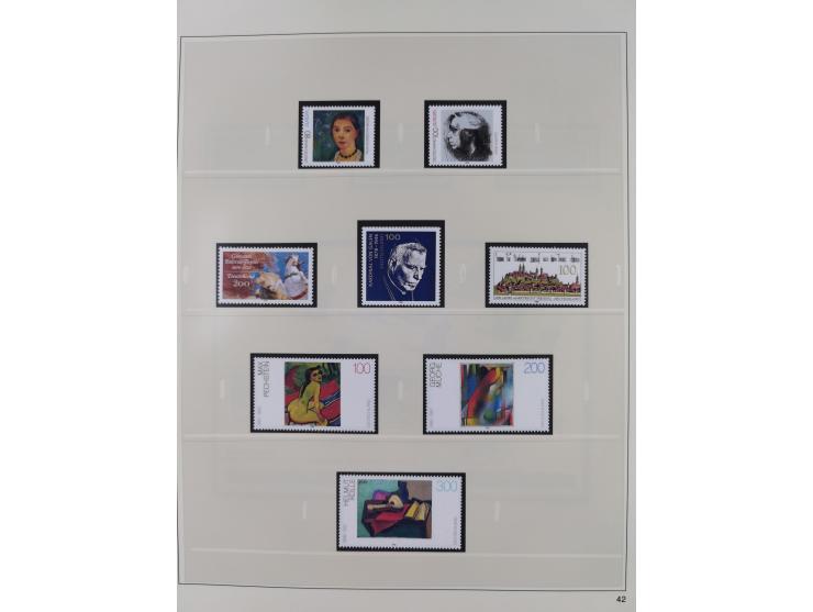 1948/2001, vorwiegend postfrische Sammlung, dabei Bund, Berlin und DDR in den Hauptnummern augenscheinlich komplett, außerdem