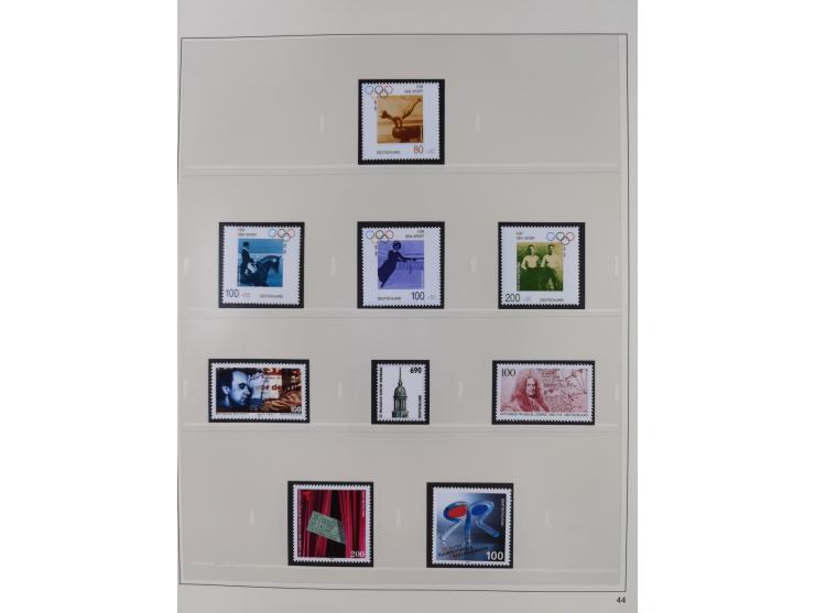 1948/2001, vorwiegend postfrische Sammlung, dabei Bund, Berlin und DDR in den Hauptnummern augenscheinlich komplett, außerdem