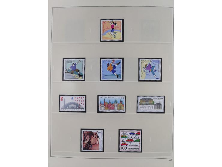1948/2001, vorwiegend postfrische Sammlung, dabei Bund, Berlin und DDR in den Hauptnummern augenscheinlich komplett, außerdem