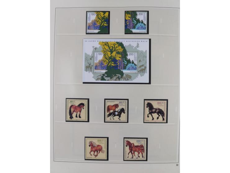 1948/2001, vorwiegend postfrische Sammlung, dabei Bund, Berlin und DDR in den Hauptnummern augenscheinlich komplett, außerdem