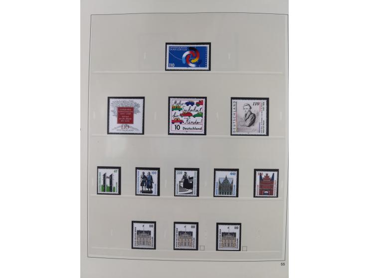 1948/2001, vorwiegend postfrische Sammlung, dabei Bund, Berlin und DDR in den Hauptnummern augenscheinlich komplett, außerdem