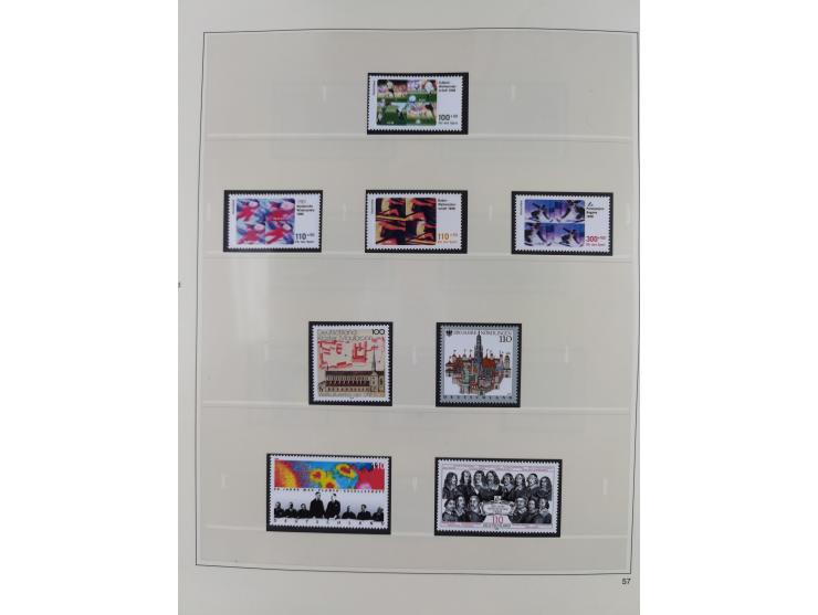 1948/2001, vorwiegend postfrische Sammlung, dabei Bund, Berlin und DDR in den Hauptnummern augenscheinlich komplett, außerdem