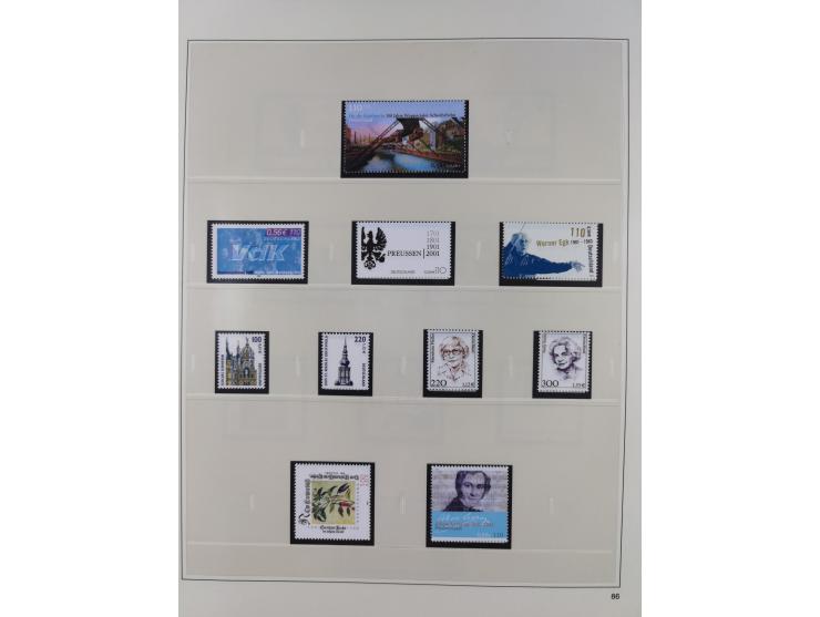 1948/2001, vorwiegend postfrische Sammlung, dabei Bund, Berlin und DDR in den Hauptnummern augenscheinlich komplett, außerdem