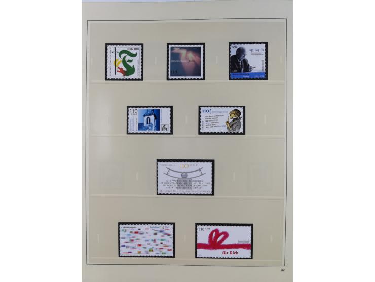 1948/2001, vorwiegend postfrische Sammlung, dabei Bund, Berlin und DDR in den Hauptnummern augenscheinlich komplett, außerdem