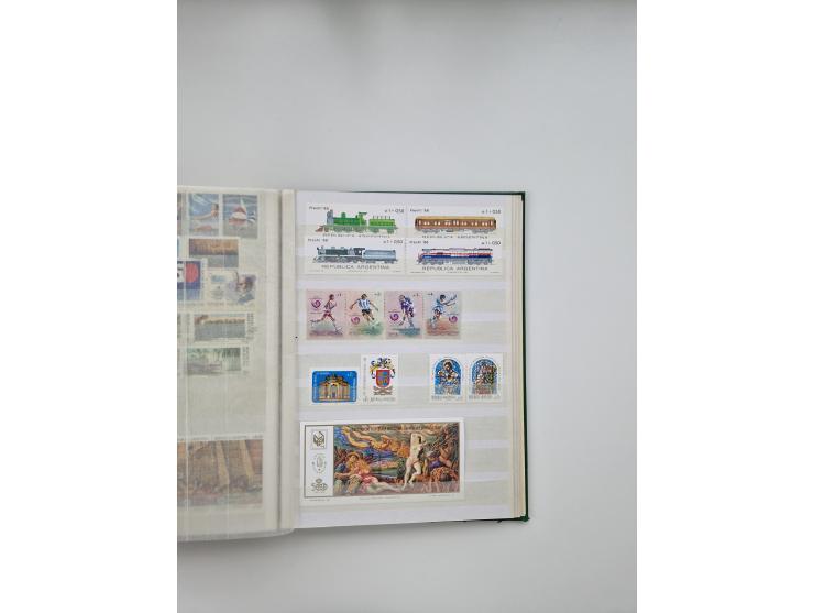 1858/1997, used, unused and mint never hinged collection, including some better issues, like Mi.-Nr. 152, 200-201, 337-41 unu