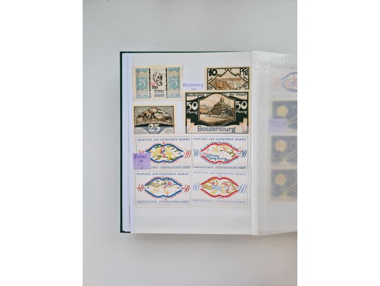 Notgeld-Serienscheine, saubere Sammlung in 16 meist dicken Steckalben, sauber nach Orten und Serien sortiert, überschlägig et