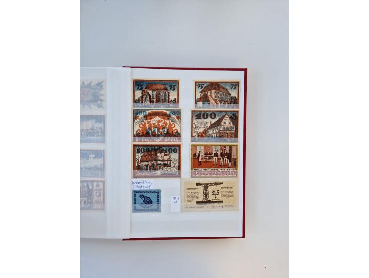 Notgeld-Serienscheine, saubere Sammlung in 16 meist dicken Steckalben, sauber nach Orten und Serien sortiert, überschlägig et