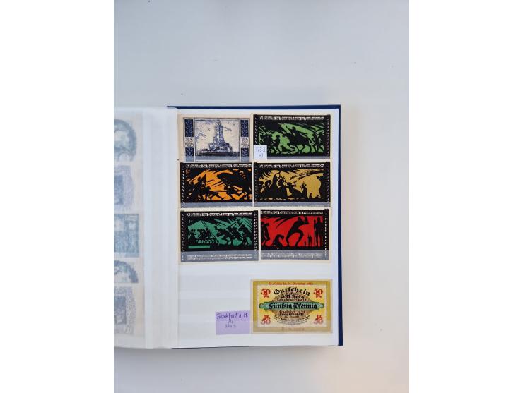 Notgeld-Serienscheine, saubere Sammlung in 16 meist dicken Steckalben, sauber nach Orten und Serien sortiert, überschlägig et