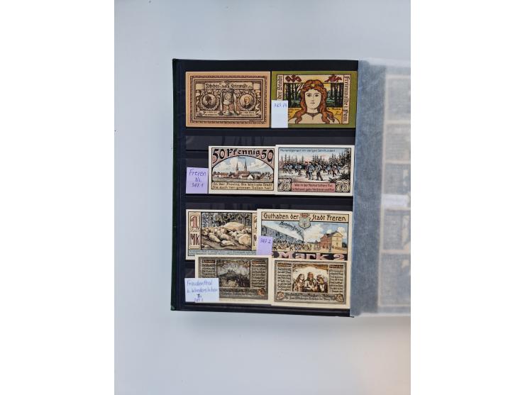 Notgeld-Serienscheine, saubere Sammlung in 16 meist dicken Steckalben, sauber nach Orten und Serien sortiert, überschlägig et
