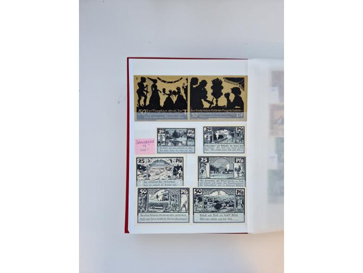 Notgeld-Serienscheine, saubere Sammlung in 16 meist dicken Steckalben, sauber nach Orten und Serien sortiert, überschlägig et