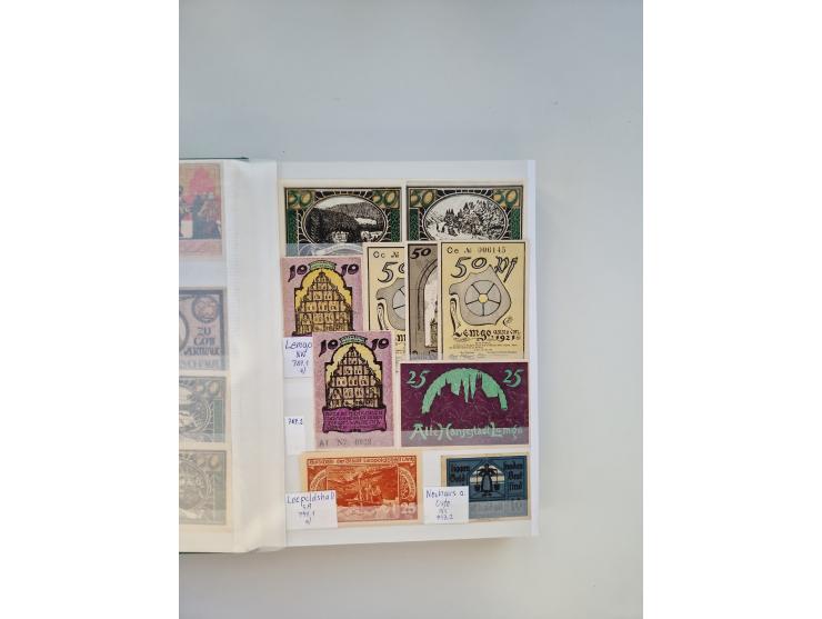 Notgeld-Serienscheine, saubere Sammlung in 16 meist dicken Steckalben, sauber nach Orten und Serien sortiert, überschlägig et