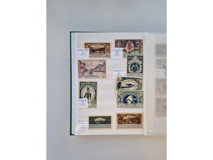 Notgeld-Serienscheine, saubere Sammlung in 16 meist dicken Steckalben, sauber nach Orten und Serien sortiert, überschlägig et