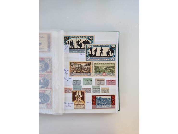 Notgeld-Serienscheine, saubere Sammlung in 16 meist dicken Steckalben, sauber nach Orten und Serien sortiert, überschlägig et