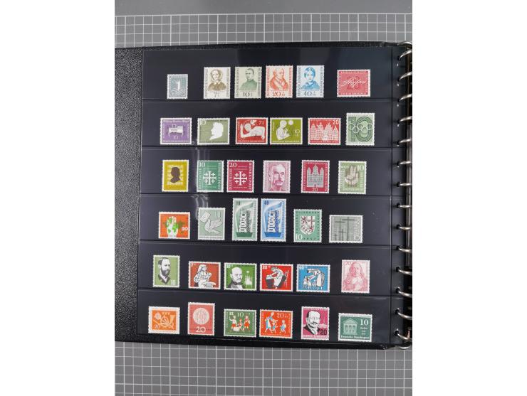 1949/92, postfrische, in den Hauptnummern augenscheinlich komplette Sammlung, dazu einige Markenheftchen etc., meist gute Erh