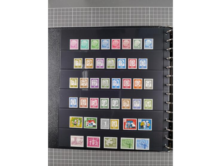 1949/92, postfrische, in den Hauptnummern augenscheinlich komplette Sammlung, dazu einige Markenheftchen etc., meist gute Erh