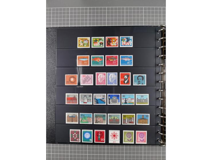 1949/92, postfrische, in den Hauptnummern augenscheinlich komplette Sammlung, dazu einige Markenheftchen etc., meist gute Erh