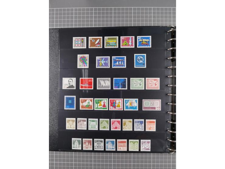 1949/92, postfrische, in den Hauptnummern augenscheinlich komplette Sammlung, dazu einige Markenheftchen etc., meist gute Erh