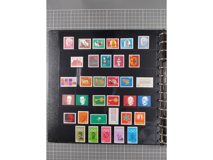 1949/92, postfrische, in den Hauptnummern augenscheinlich komplette Sammlung, dazu einige Markenheftchen etc., meist gute Erh