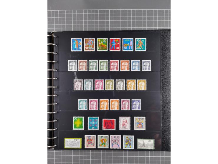 1949/92, postfrische, in den Hauptnummern augenscheinlich komplette Sammlung, dazu einige Markenheftchen etc., meist gute Erh