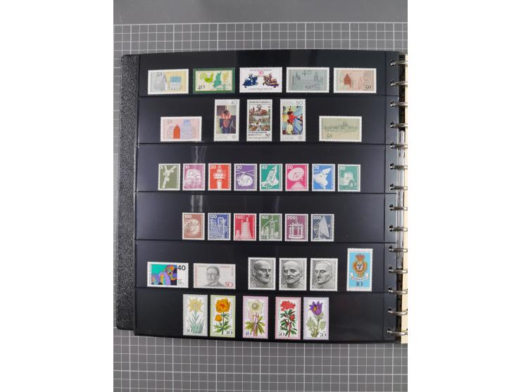 1949/92, postfrische, in den Hauptnummern augenscheinlich komplette Sammlung, dazu einige Markenheftchen etc., meist gute Erh