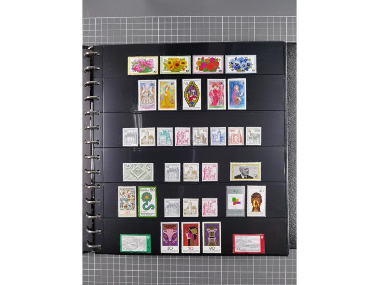 1949/92, postfrische, in den Hauptnummern augenscheinlich komplette Sammlung, dazu einige Markenheftchen etc., meist gute Erh