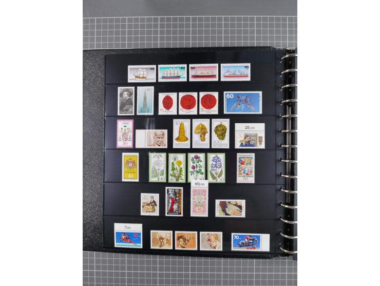 1949/92, postfrische, in den Hauptnummern augenscheinlich komplette Sammlung, dazu einige Markenheftchen etc., meist gute Erh