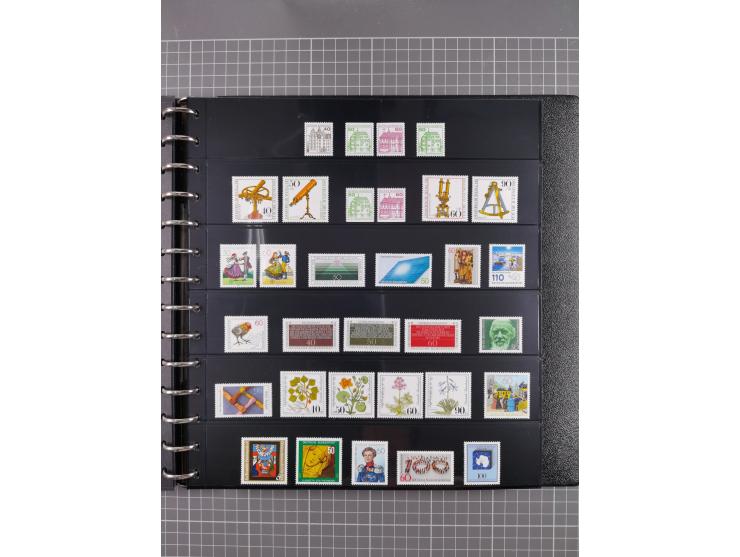 1949/92, postfrische, in den Hauptnummern augenscheinlich komplette Sammlung, dazu einige Markenheftchen etc., meist gute Erh