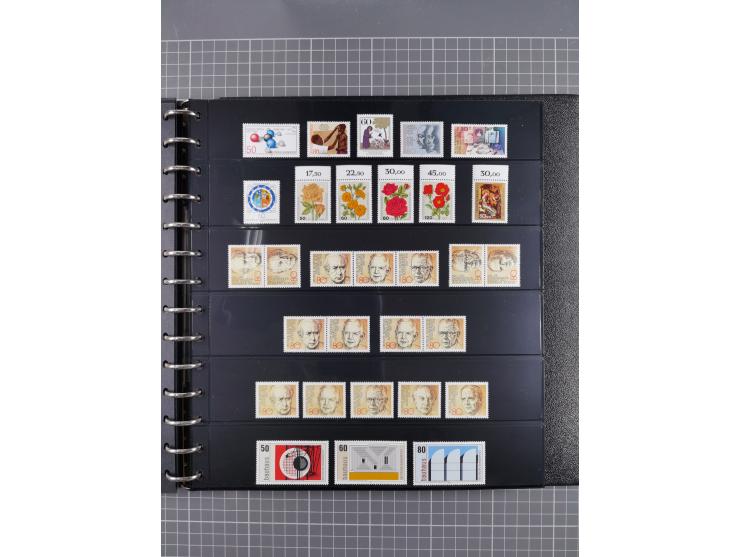 1949/92, postfrische, in den Hauptnummern augenscheinlich komplette Sammlung, dazu einige Markenheftchen etc., meist gute Erh