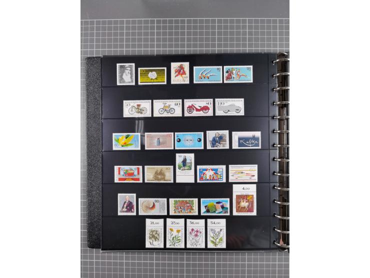 1949/92, postfrische, in den Hauptnummern augenscheinlich komplette Sammlung, dazu einige Markenheftchen etc., meist gute Erh