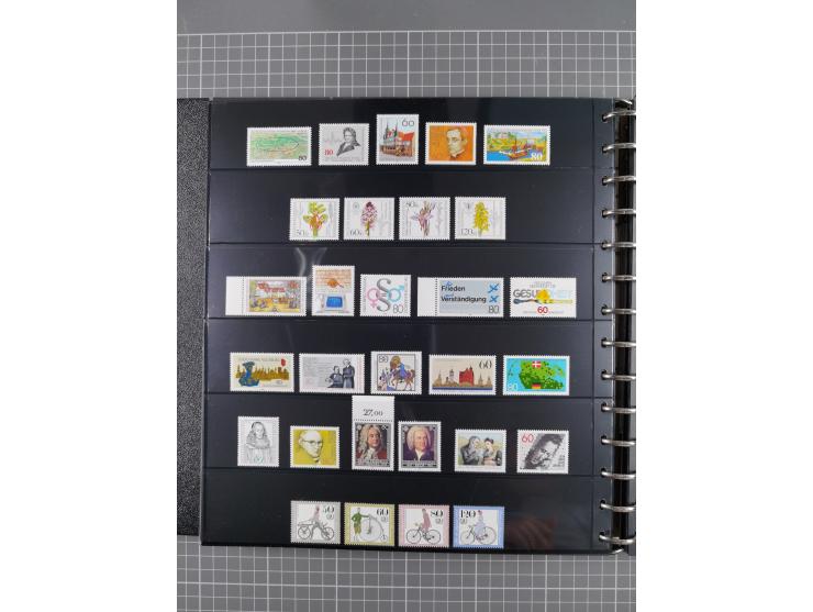 1949/92, postfrische, in den Hauptnummern augenscheinlich komplette Sammlung, dazu einige Markenheftchen etc., meist gute Erh