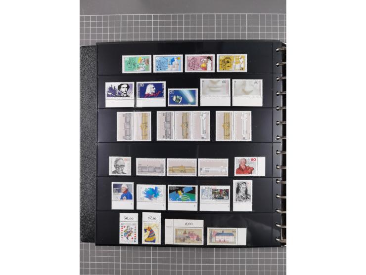 1949/92, postfrische, in den Hauptnummern augenscheinlich komplette Sammlung, dazu einige Markenheftchen etc., meist gute Erh