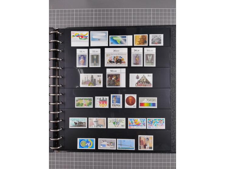 1949/92, postfrische, in den Hauptnummern augenscheinlich komplette Sammlung, dazu einige Markenheftchen etc., meist gute Erh