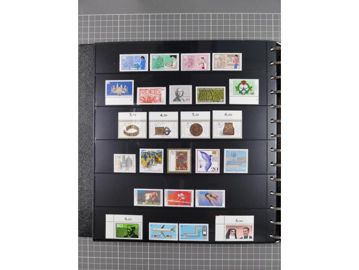 1949/92, postfrische, in den Hauptnummern augenscheinlich komplette Sammlung, dazu einige Markenheftchen etc., meist gute Erh