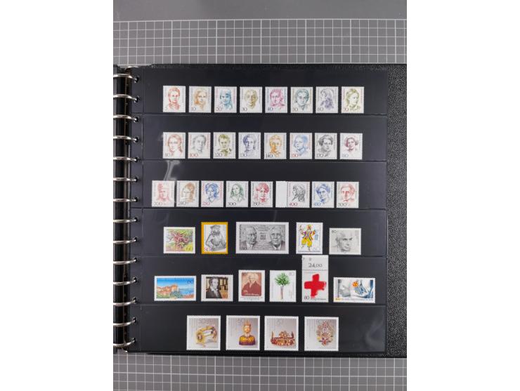 1949/92, postfrische, in den Hauptnummern augenscheinlich komplette Sammlung, dazu einige Markenheftchen etc., meist gute Erh