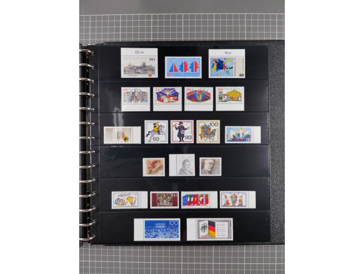 1949/92, postfrische, in den Hauptnummern augenscheinlich komplette Sammlung, dazu einige Markenheftchen etc., meist gute Erh