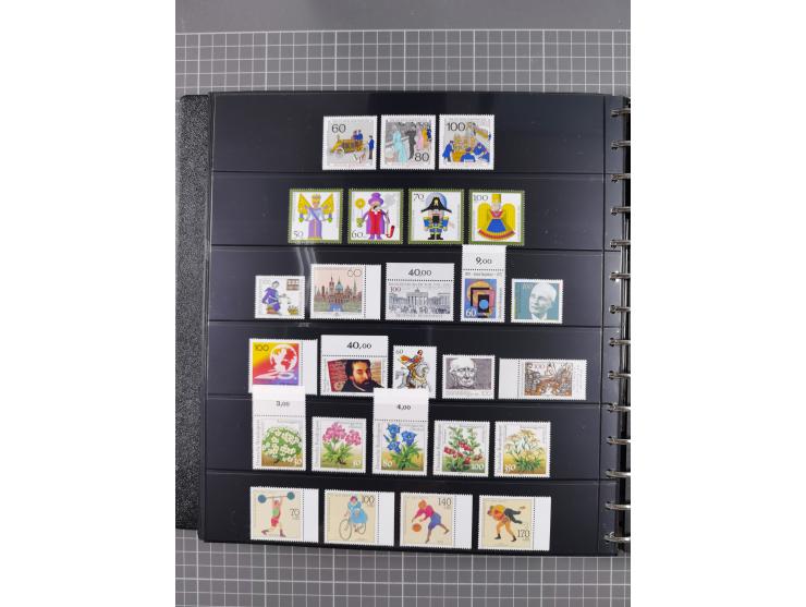 1949/92, postfrische, in den Hauptnummern augenscheinlich komplette Sammlung, dazu einige Markenheftchen etc., meist gute Erh