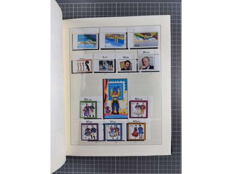 1949/92, vorwiegend postfrische, in den Hauptnummern augenscheinlich komplette Sammlung, teils sign. Schlegel BPP, meist gute