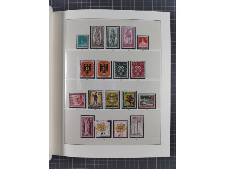 1948/90, postfrische, in den Hauptnummern augendscheinlich komplette Sammlung, Aufdruckwerte sign. und Block 1 mit Fotoattest