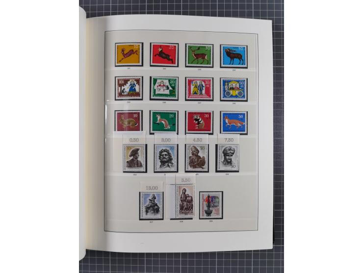 1948/90, postfrische, in den Hauptnummern augendscheinlich komplette Sammlung, Aufdruckwerte sign. und Block 1 mit Fotoattest