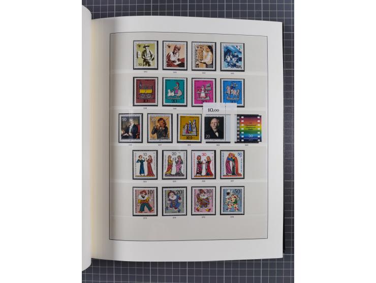 1948/90, postfrische, in den Hauptnummern augendscheinlich komplette Sammlung, Aufdruckwerte sign. und Block 1 mit Fotoattest