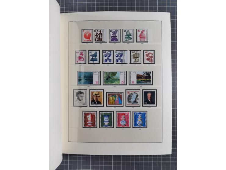 1948/90, postfrische, in den Hauptnummern augendscheinlich komplette Sammlung, Aufdruckwerte sign. und Block 1 mit Fotoattest