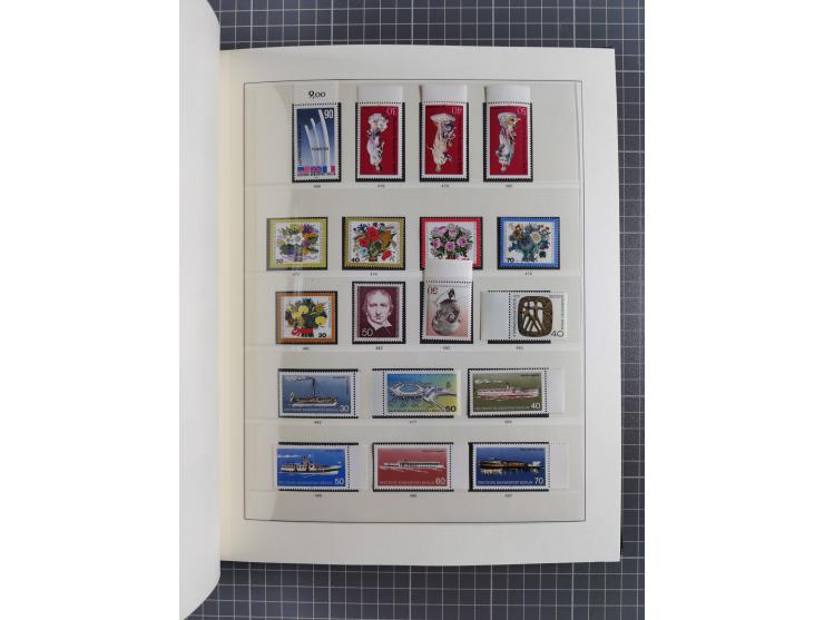 1948/90, postfrische, in den Hauptnummern augendscheinlich komplette Sammlung, Aufdruckwerte sign. und Block 1 mit Fotoattest