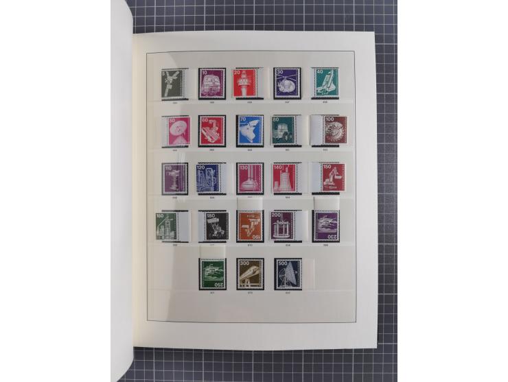 1948/90, postfrische, in den Hauptnummern augendscheinlich komplette Sammlung, Aufdruckwerte sign. und Block 1 mit Fotoattest