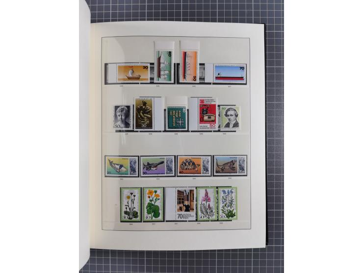 1948/90, postfrische, in den Hauptnummern augendscheinlich komplette Sammlung, Aufdruckwerte sign. und Block 1 mit Fotoattest