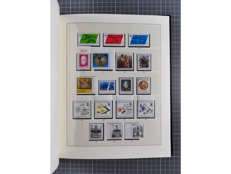 1948/90, postfrische, in den Hauptnummern augendscheinlich komplette Sammlung, Aufdruckwerte sign. und Block 1 mit Fotoattest