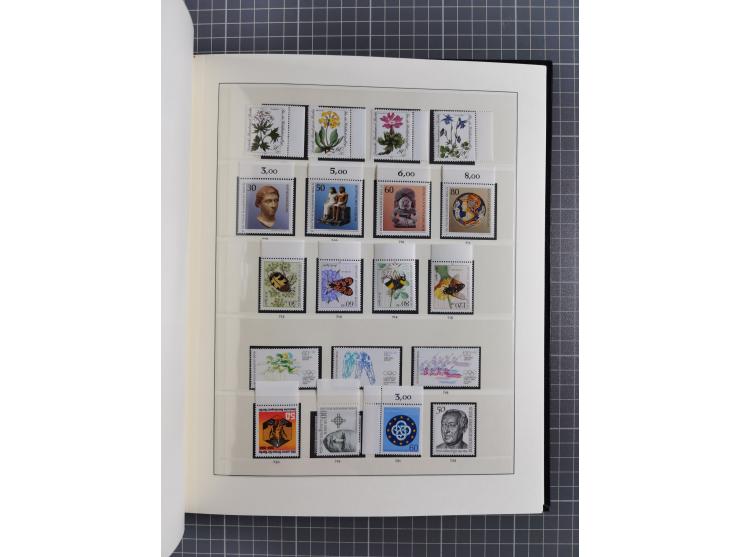 1948/90, postfrische, in den Hauptnummern augendscheinlich komplette Sammlung, Aufdruckwerte sign. und Block 1 mit Fotoattest
