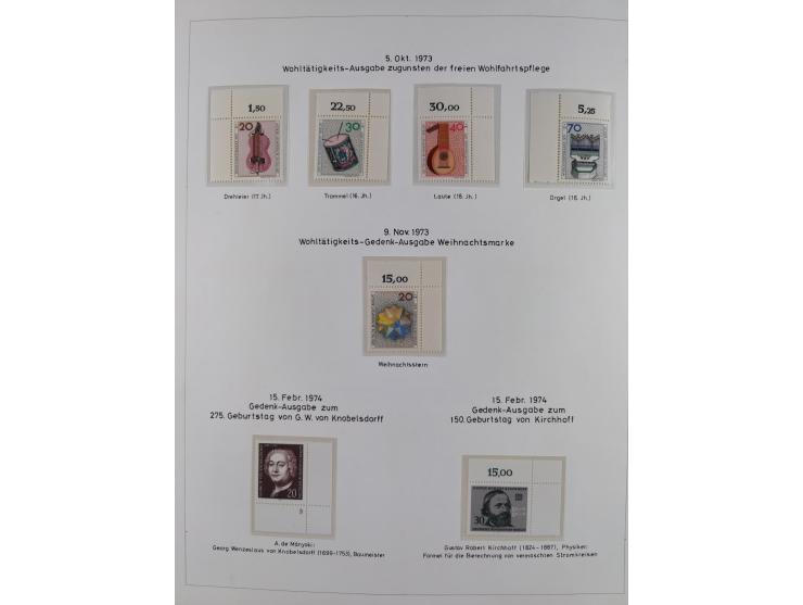 1948/82, in den Hauptnummern kpl. postfrische und zusätzlich gestempelte Sammlung, alle postfrischen Marken bis Mi.-Nr. 74 un