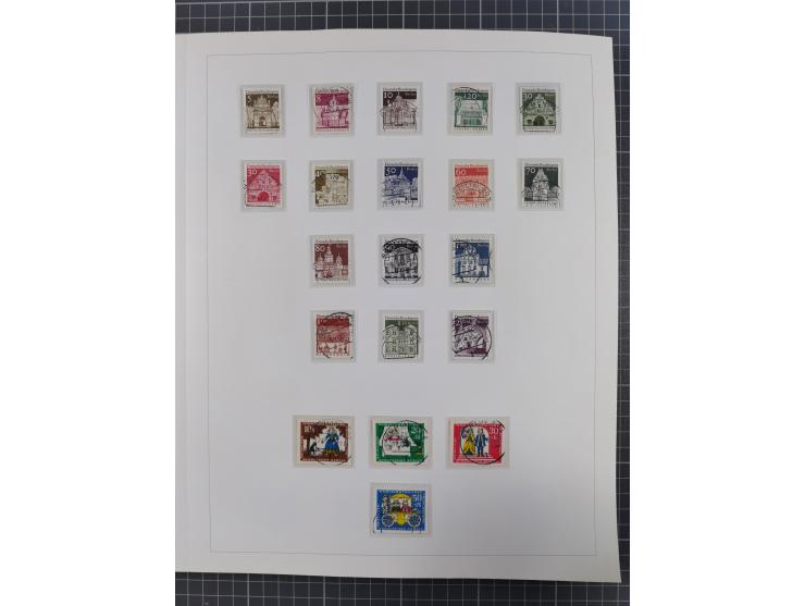 1948/82, in den Hauptnummern kpl. postfrische und zusätzlich gestempelte Sammlung, alle postfrischen Marken bis Mi.-Nr. 74 un